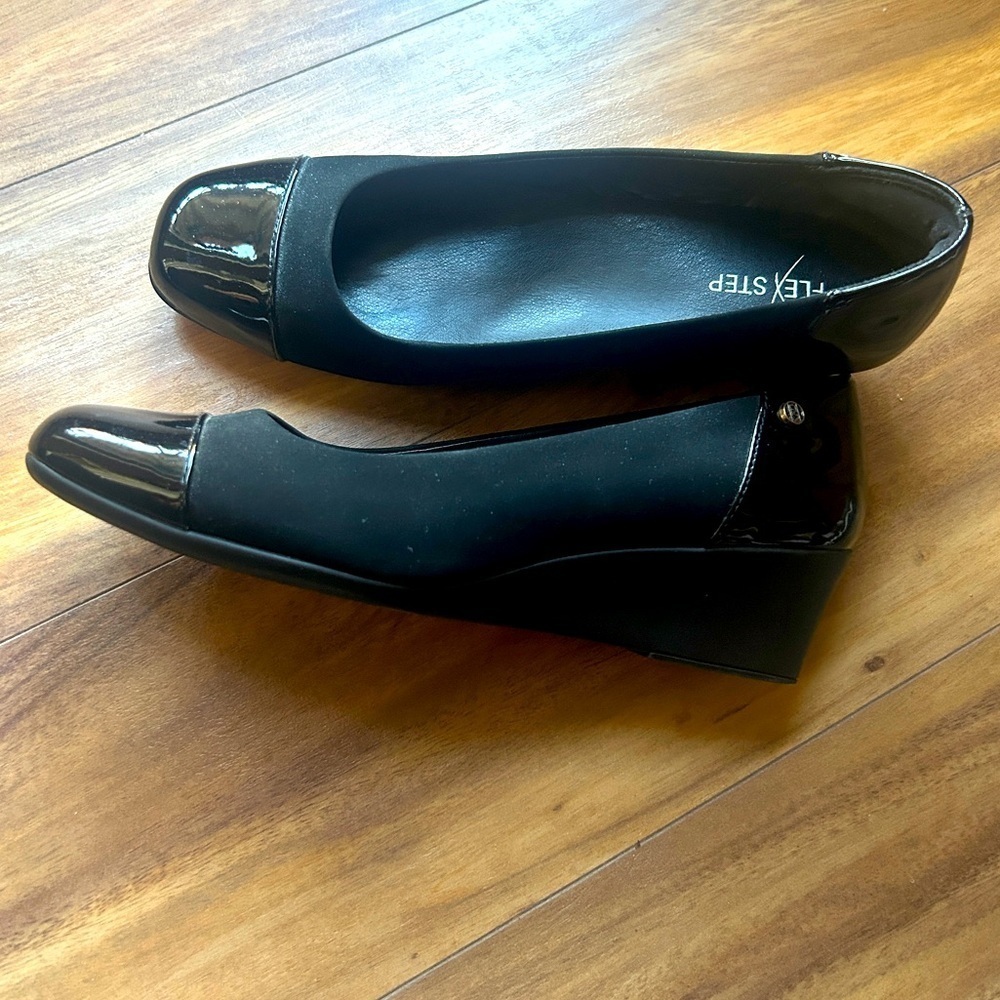 NWOT Black Patent Wedges Ladies Shoes Size 8M - Picture 6 of 9